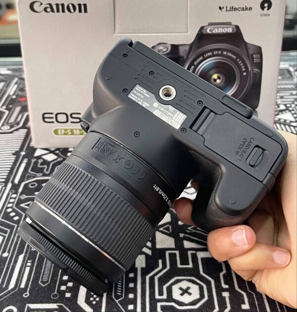 Canon EOS 250D Kit Lens