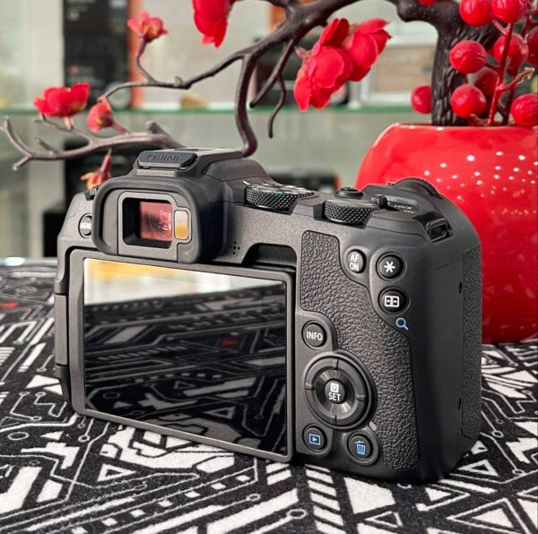 Canon EOS R8