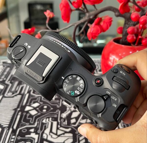 Canon EOS R8