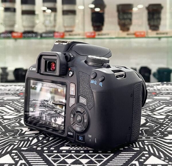 Canon EOS 2000D Kit