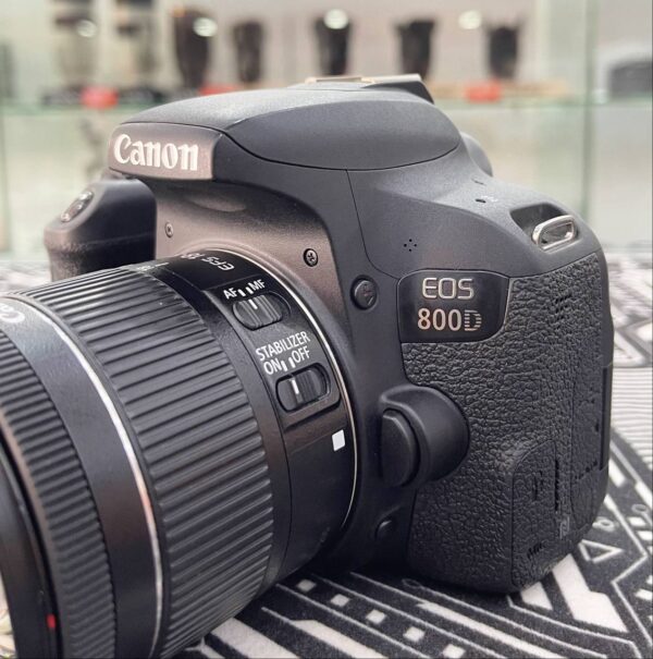 Canon EOS 800D Kit Lens