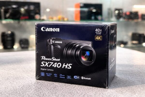 Canon SX740 HS brand new sealed discontinued 40x ultra-zoom compact camera with 24-960mm lens – factory sealed