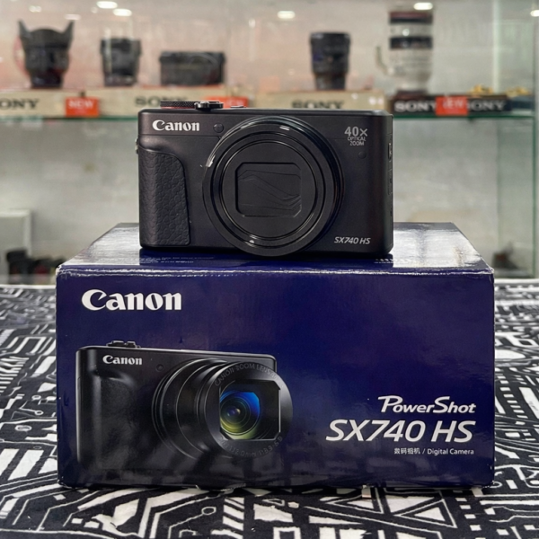 Canon PowerShot SX740 HS front view – 40x ultra-zoom compact camera with flip screen