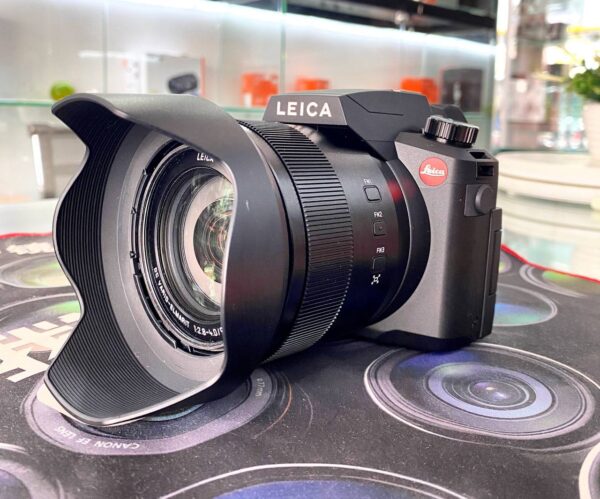 Leica V-Lux 5 versatile 16x zoom compact camera with 20MP 1-inch sensor – like new condition