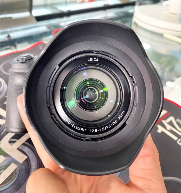 Leica V-Lux 5 with 16x Zoom Lens + Accessory Bundle