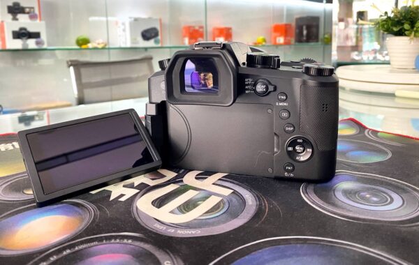 Leica V-Lux 5 with 16x Zoom Lens + Accessory Bundle