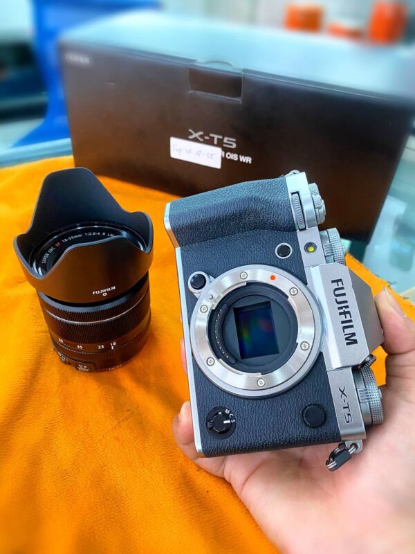 Fujifilm X-T5 Kit – Like New (99.9% Mint) + Accessory Bundle