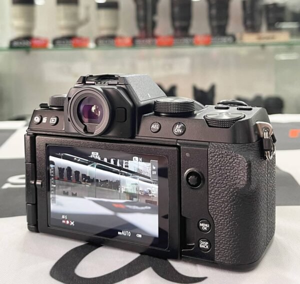 Fujifilm X-S10 Kit with XC 15-45mm f/3.5-5.6 OIS PZ Lens + Accessory Bundle
