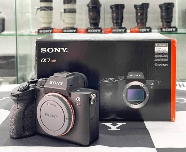 Sony Alpha 7R IV (ILCE-7RM4) with Accessory Bundle