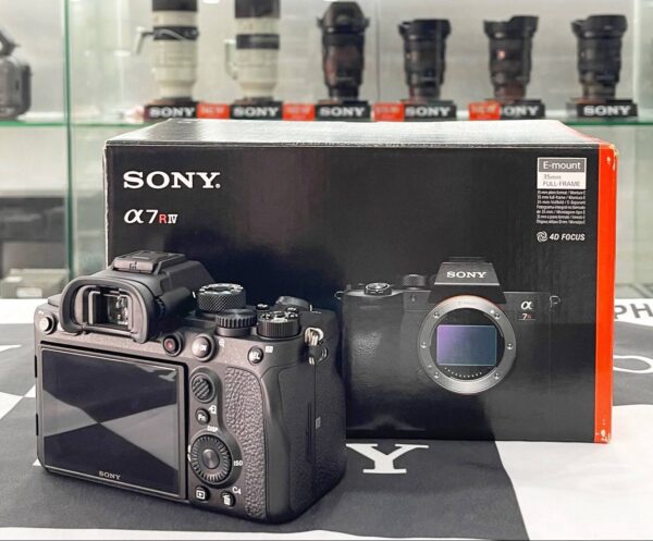Sony Alpha 7R IV (ILCE-7RM4) with Accessory Bundle