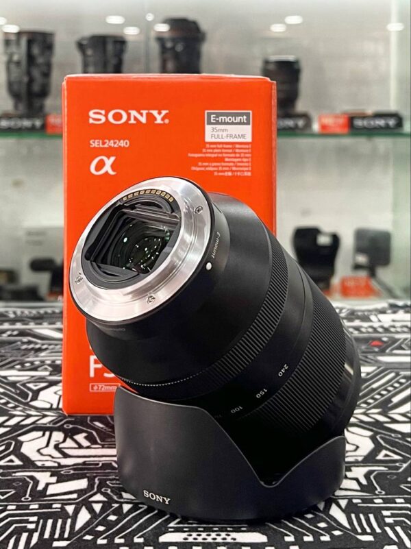 Sony FE 24-240mm f/3.5-6.3 OSS Lens with KASE G.CPL 72mm Filter + Accessory