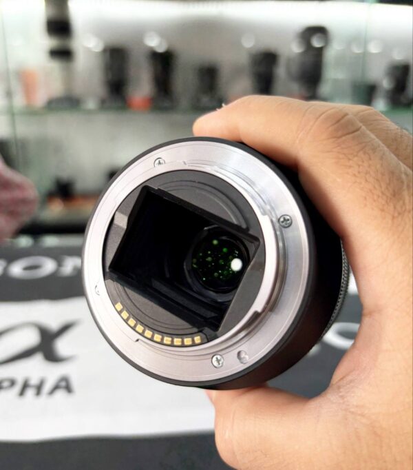 Sony FE 28-70mm f/3.5-5.6 OSS Lens with Accessory Bundle