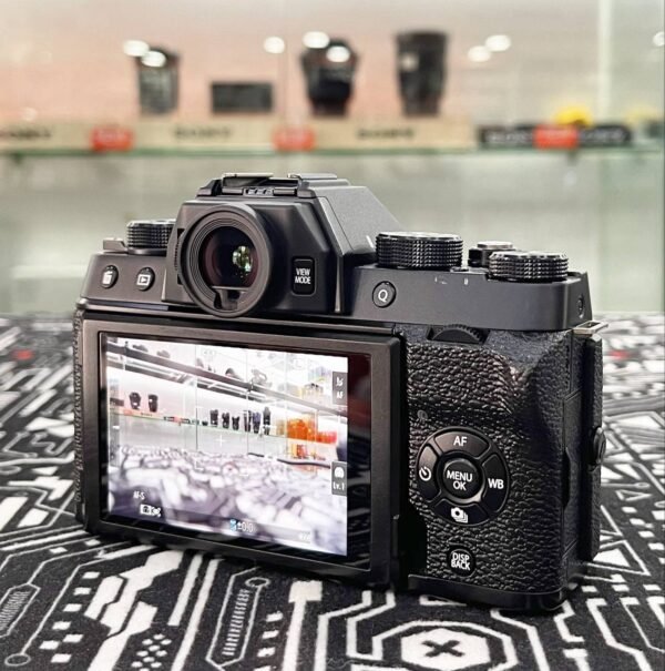 Fujifilm X-T100 Kit with XC 15-45mm f/3.5-5.6 OIS PZ Lens + Accessory Bundle