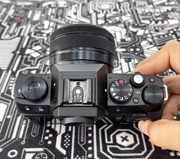 Fujifilm X-T100 Kit with XC 15-45mm f/3.5-5.6 OIS PZ Lens + Accessory Bundle
