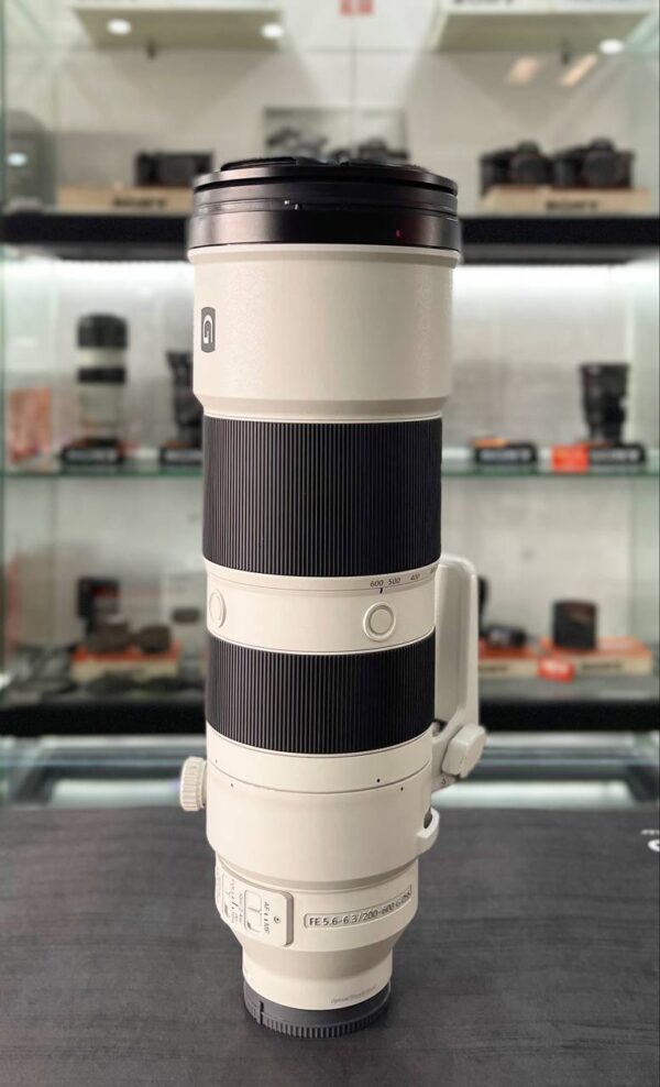 Sony 200-600mm f/5.6-6.3 G OSS lens excellent condition