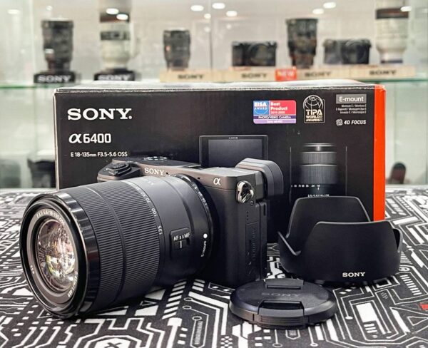 Sony A6400L Kit (18-135mm f/3.5-5.6 OSS Lens) with Accessory Bundle