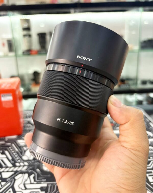 photo_2025-05-02_03-04-34 (2) Sony FE 85mm f/1.8 Lens with Accessory Bundle