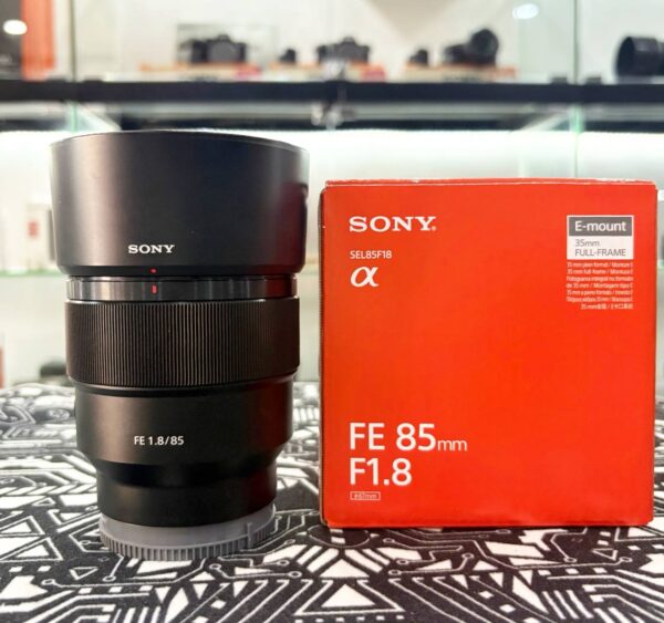 photo_2025-05-02_03-04-34 Sony FE 85mm f/1.8 Lens with Accessory Bundle