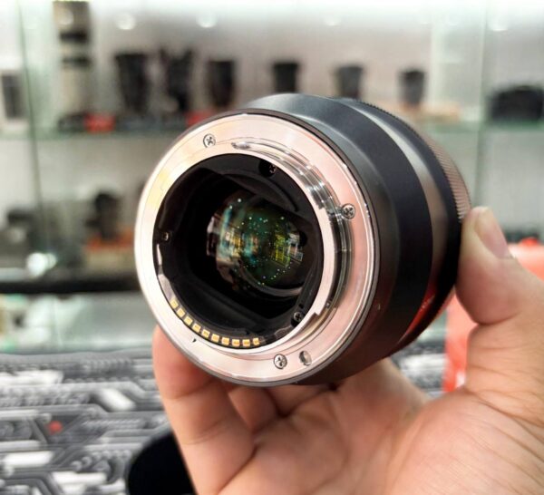 photo_2025-05-02_03-04-35 (2) Sony FE 85mm f/1.8 Lens with Accessory Bundle