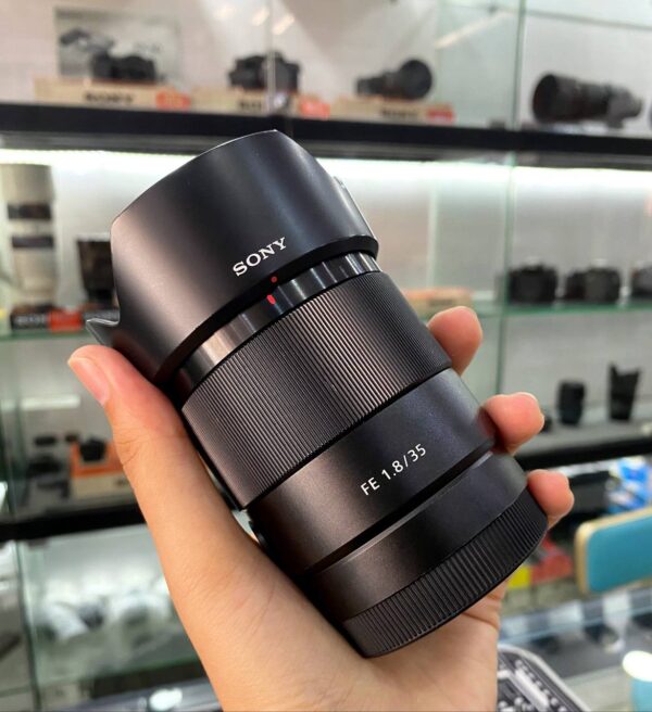 Sony FE 35mm f/1.8 Lens for Full-Frame E-Mount