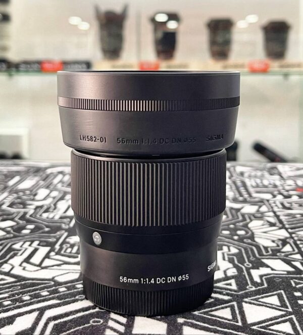 Sigma 56mm f/1.4 DC DN lens excellent condition