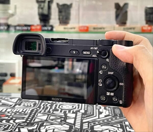 Sony A6300L Kit (16-50mm Lens) with Accessory Bundle
