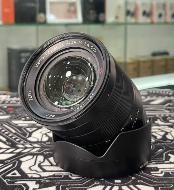 Sony FE 24-70mm f/4 ZA OSS Carl Zeiss Vario-Tessar T Lens