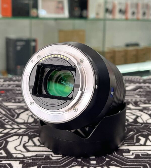 Sony FE 24-70mm f/4 ZA OSS Carl Zeiss Vario-Tessar T Lens