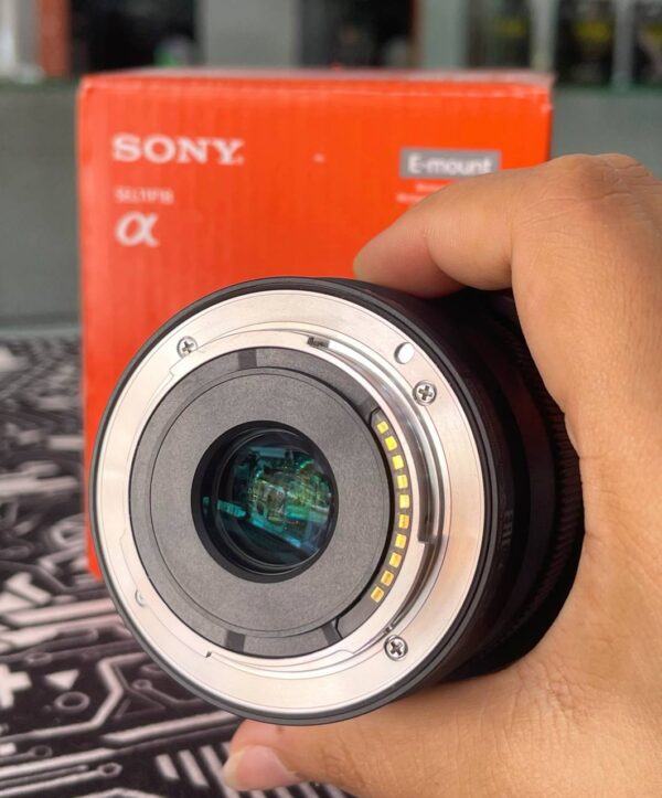 Sony E 11mm f/1.8 Ultra-Wide Prime Lens for APS-C (SEL11F18)