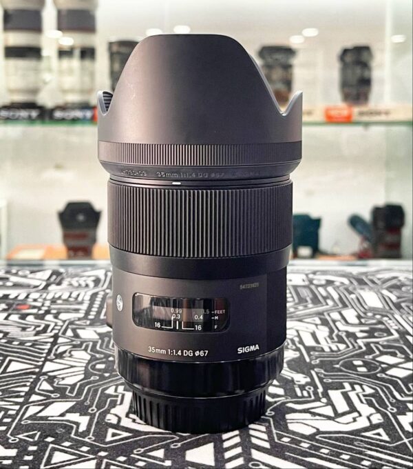 Sigma 35mm f1.4 Art legendary wide-angle prime lens for Canon EF mount – excellent condition