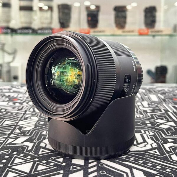 Sigma 35mm f/1.4 DG HSM Art Lens for Canon EF with Accessory Bundle