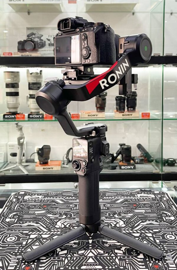 DJI RS 4 Combo Gimbal Stabilizer (Remaining Manufacturer Warranty)