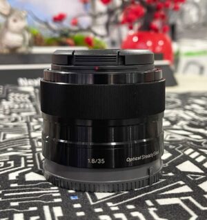 Sony E 35mm f/1.8 OSS Lens (APS-C) for Sony E-Mount