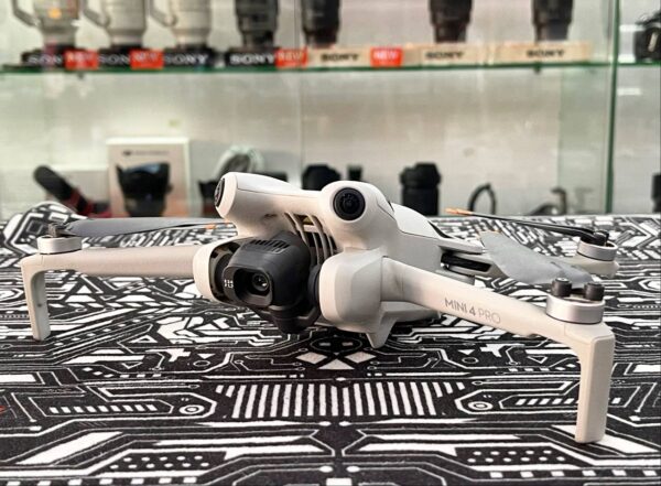DJI Mini 4 Pro Fly More Combo