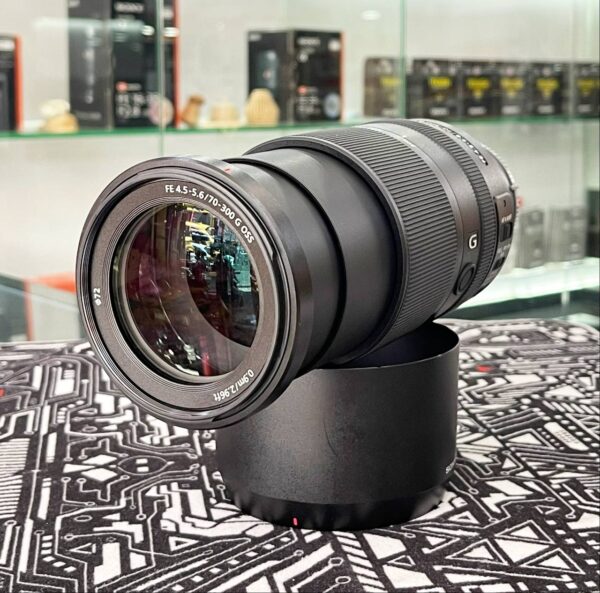 Sony FE 70-300mm f/4.5-5.6 G OSS Lens with Accessory Bundle