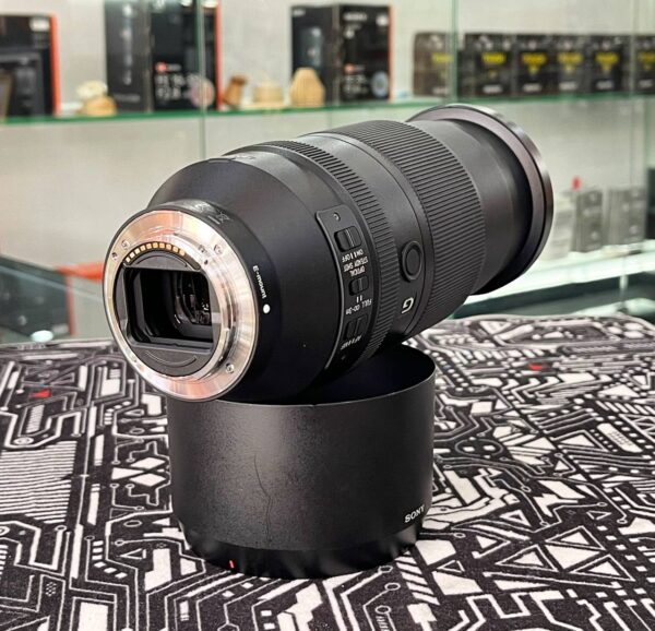 Sony FE 70-300mm f/4.5-5.6 G OSS Lens with Accessory Bundle