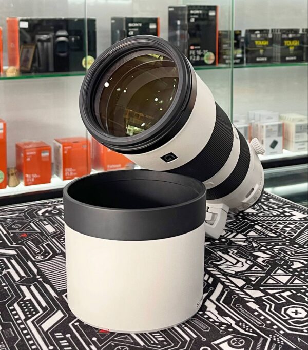 Sony FE 200-600mm f/5.6-6.3 G OSS Lens with Accessory Bundle