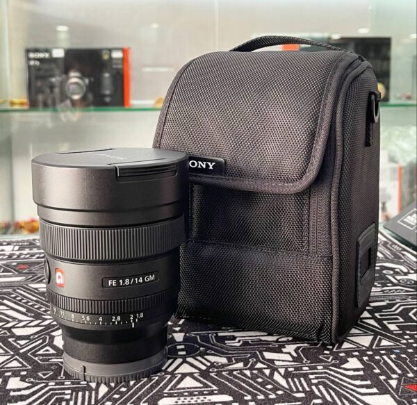 Sony 14mm f/1.8 GM lens excellent condition