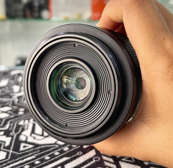photo_2025-10-13_08-23-47 Canon RF 35mm f/1.8 Macro IS STM Lens with UV Filter + Accessory Bundle