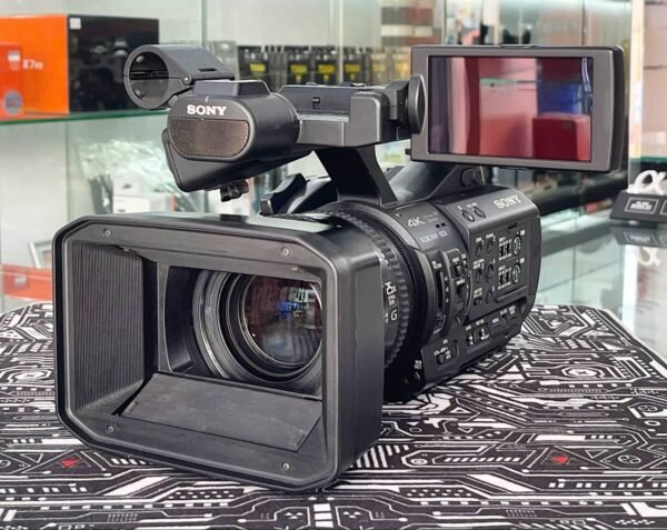 Sony PXW-Z190 professional 4K XDCAM camcorder with 25x zoom lens and wireless microphone – excellent condition