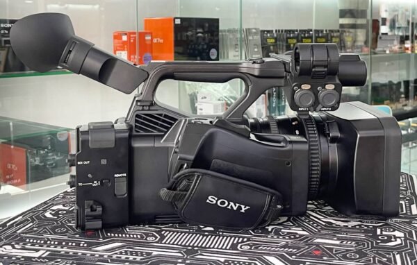 Sony PXW-Z190 4K Handheld Camcorder with Wireless Mic