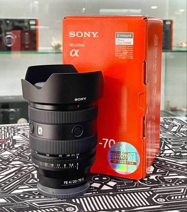 Sony 20-70mm f/4 G lens like new condition