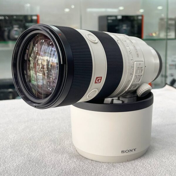 photo_2025-11-20_10-10-31 (2) Sony FE 70-200mm f/2.8 GM OSS II Lens with UV Filter + Accessory Bundle