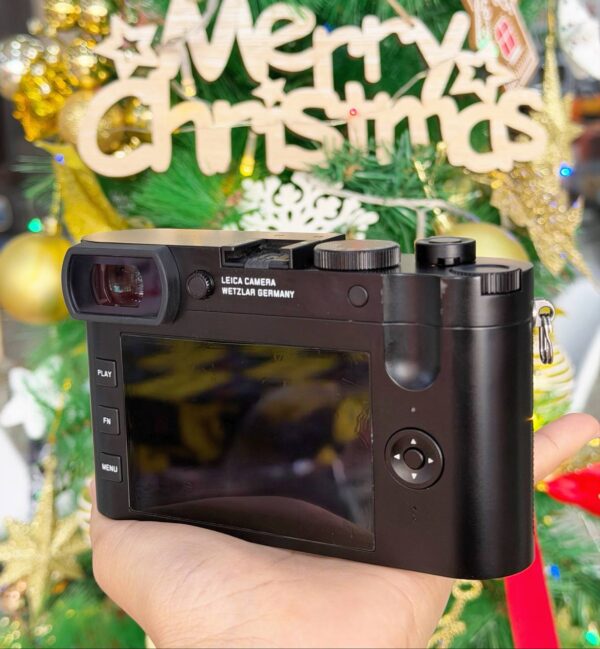 photo_2025-12-06_07-27-14 Leica Q2 with Accessory Bundle + Leica Flash