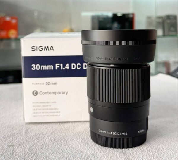 Sigma 30mm f/1.4 DC DN lens excellent condition