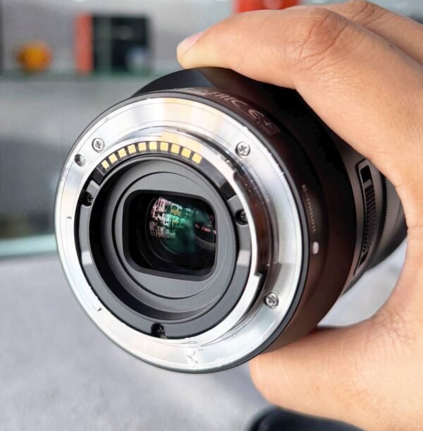 Sony E PZ 18-105mm f/4 G OSS Lens – Excellent Condition (98%) with UV Filter + Accessory Bundle