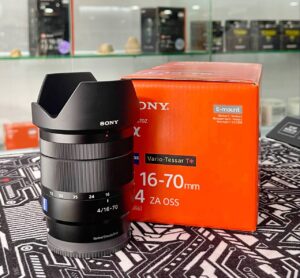 Sony E 16-70mm f/4 ZA OSS Carl Zeiss Vario-Tessar T* Lens (SEL1670Z)