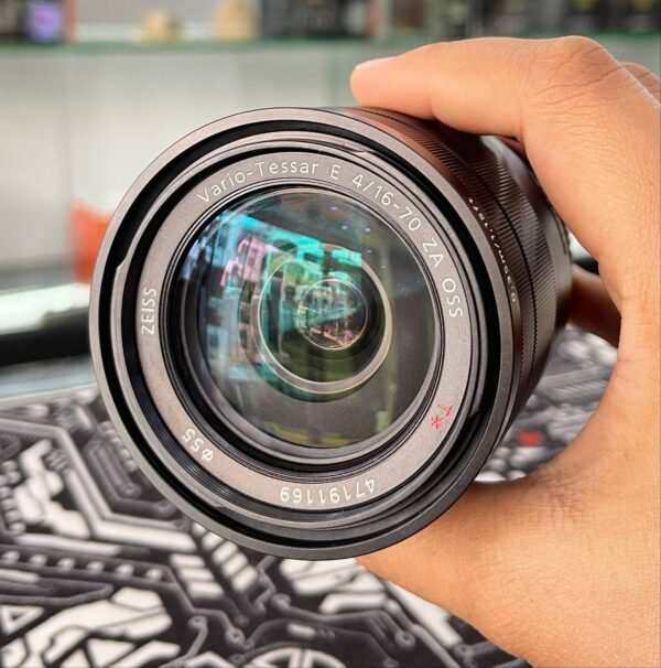 Sony E 16-70mm f/4 ZA OSS Carl Zeiss Lens – Excellent Condition (98%)