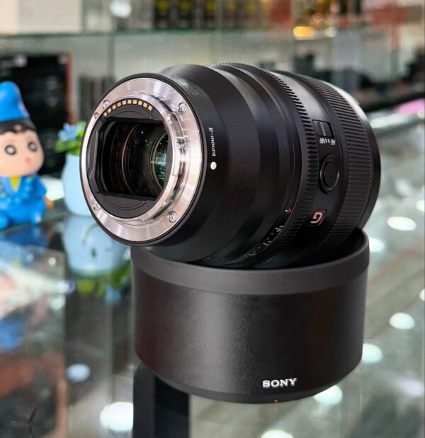 photo_2026-02-04_08-02-15 (2) Sony FE 85mm f/1.4 GM II Lens with UV Filter + Accessory Bundle