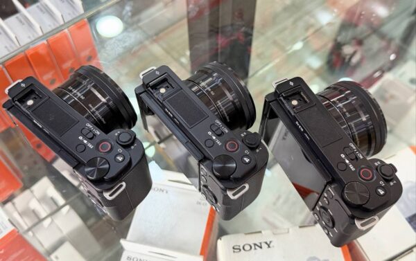 photo_2026-02-04_08-12-33 Sony ZV-E10L (Kit with 16-50mm Lens) with Microphone + Accessory Bundle